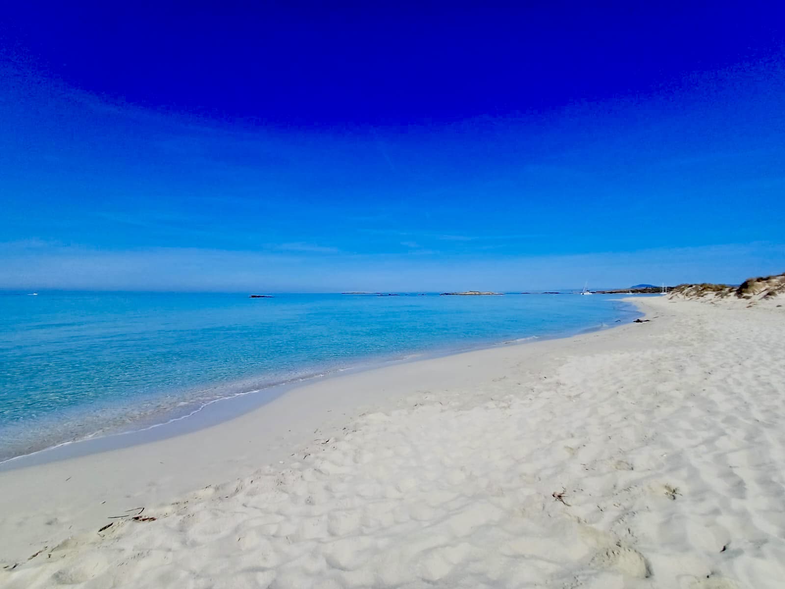 Turquoise sea and white sand on a Formentera boat tour
